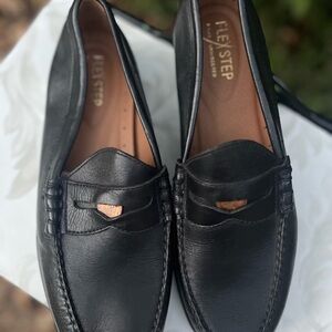 Men's Black Leather Flex step penny Loafers. 7